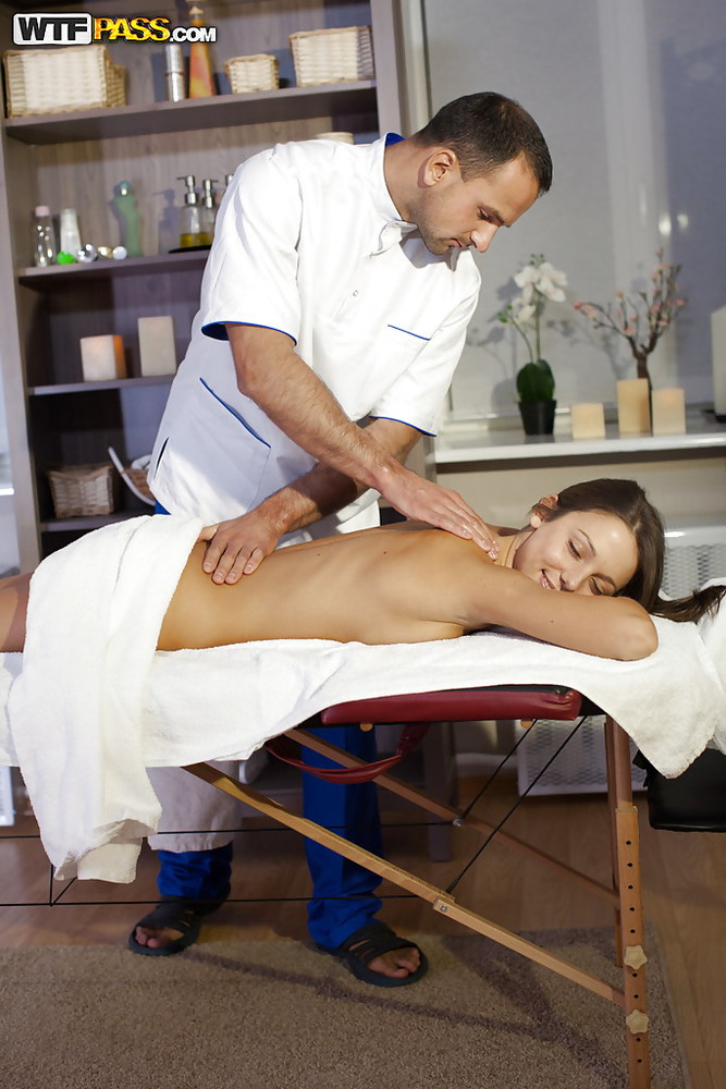 Foxi Di Receiving Massage Fuck 01