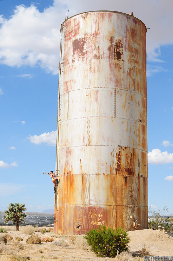 Halrey - Revolver Babe 08