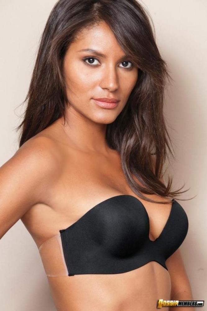 Hot Sexy Celeb Emanuela De Paula 12