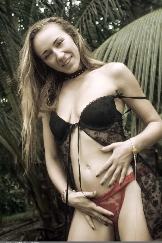 She Will Show You Something 00