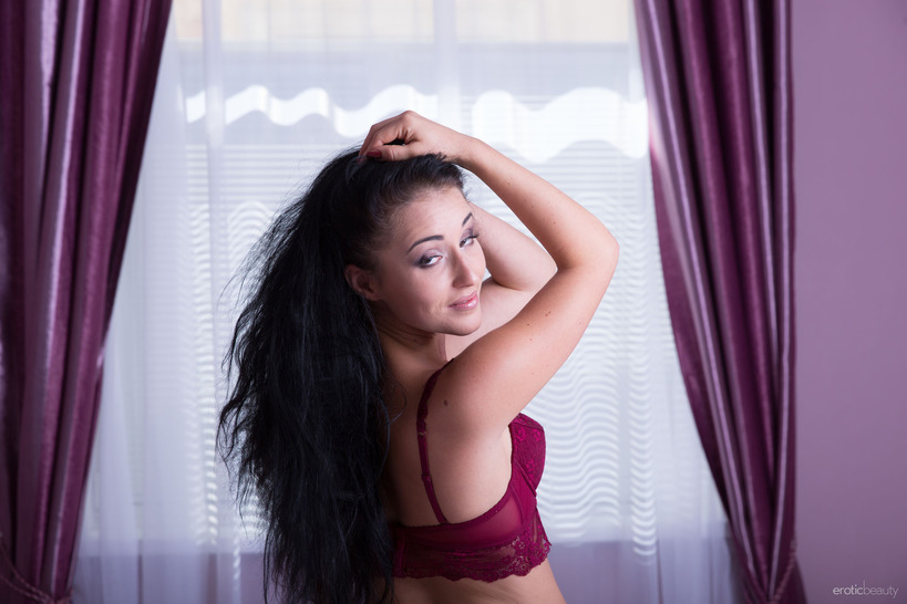 New Girl: Sexy Monica F - 9