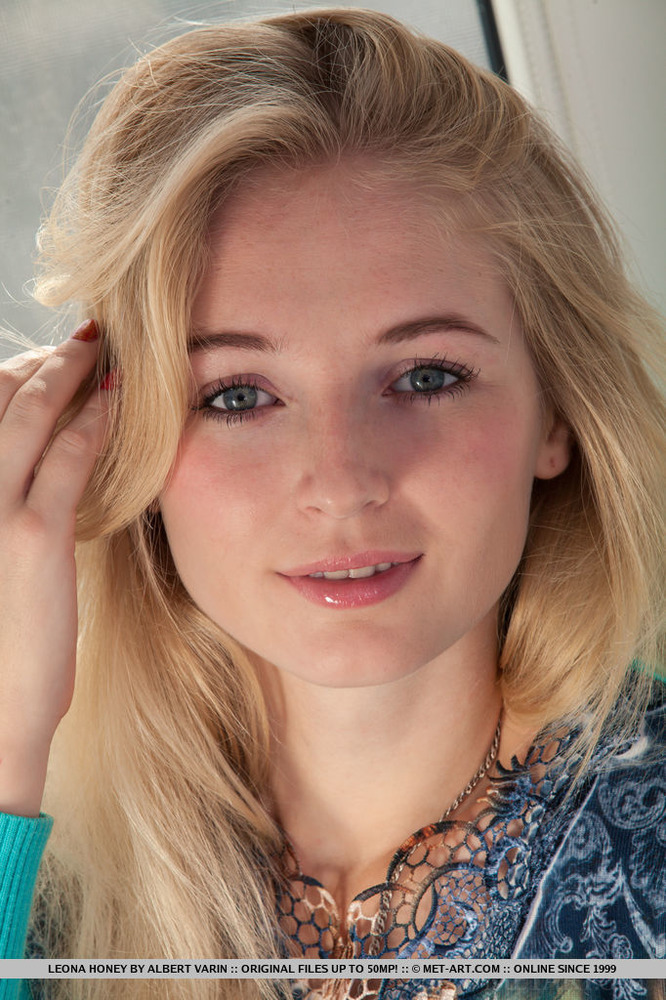 Leona Honey 09