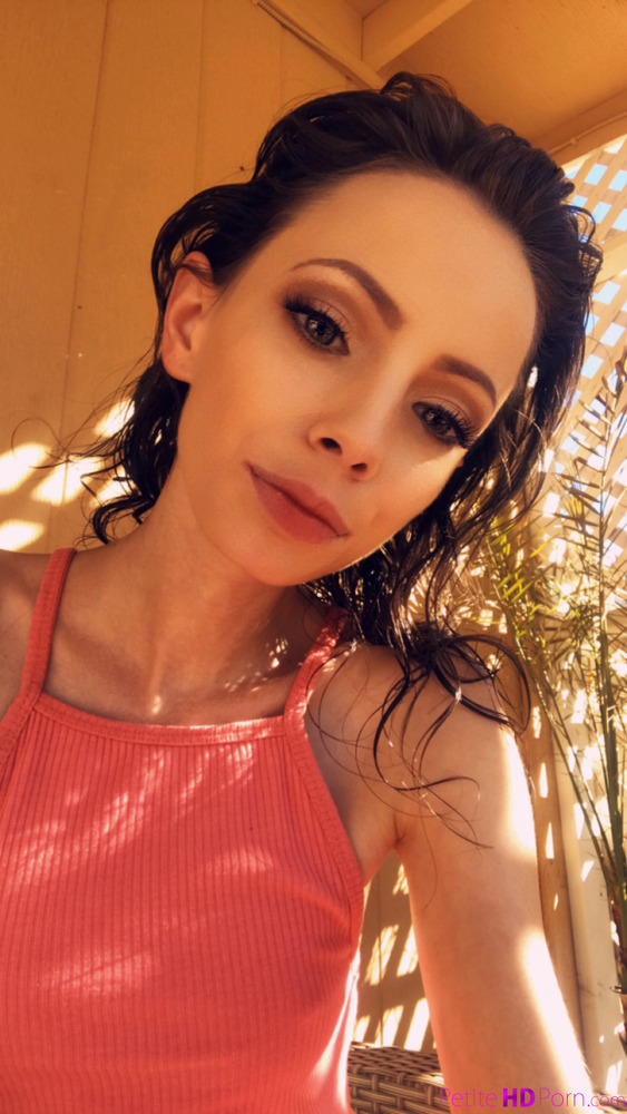 Petite Treat - S18:E3 00