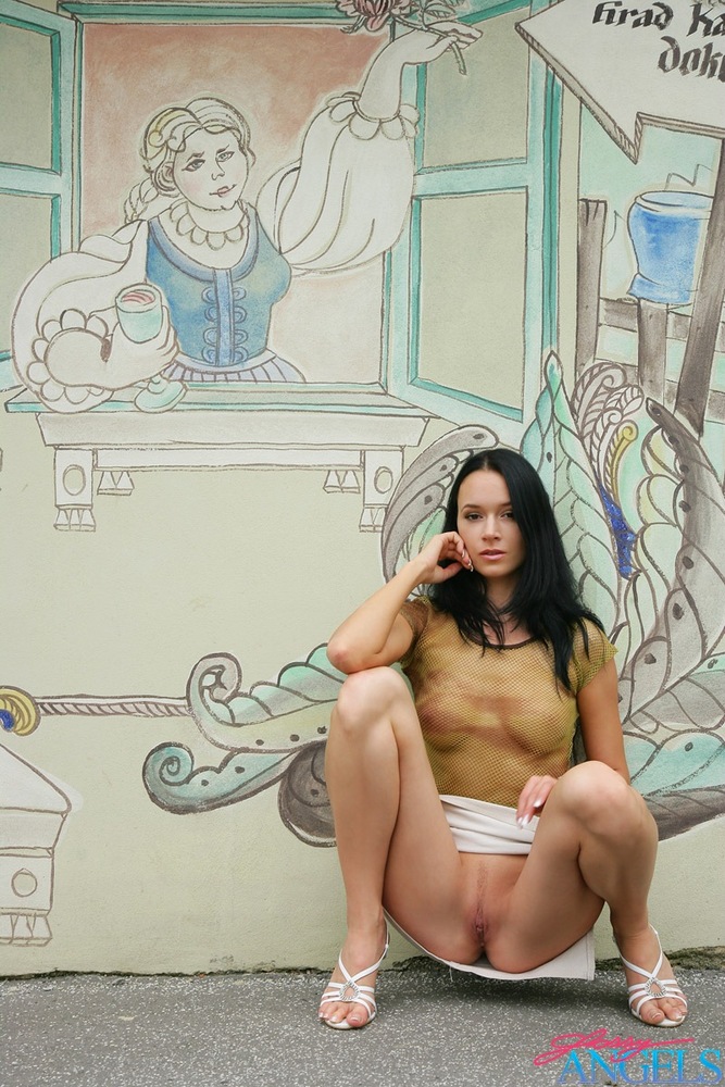 Gwen Posing Publicly Naked 11