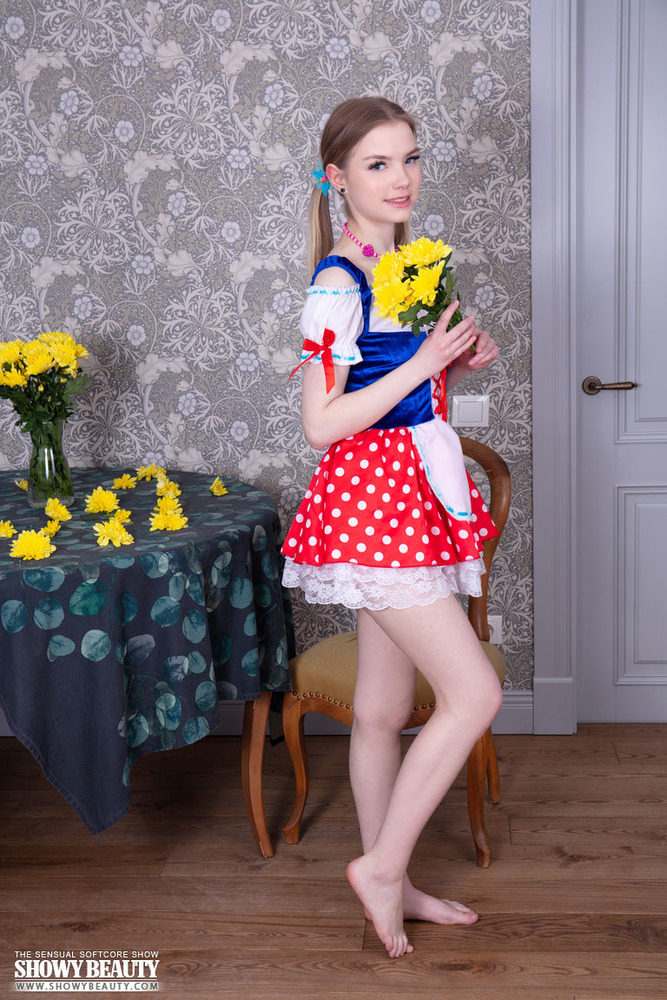 Sweet naked teen cutie 00