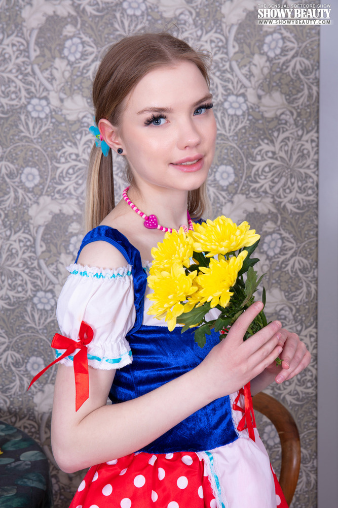 Sweet naked teen cutie 01