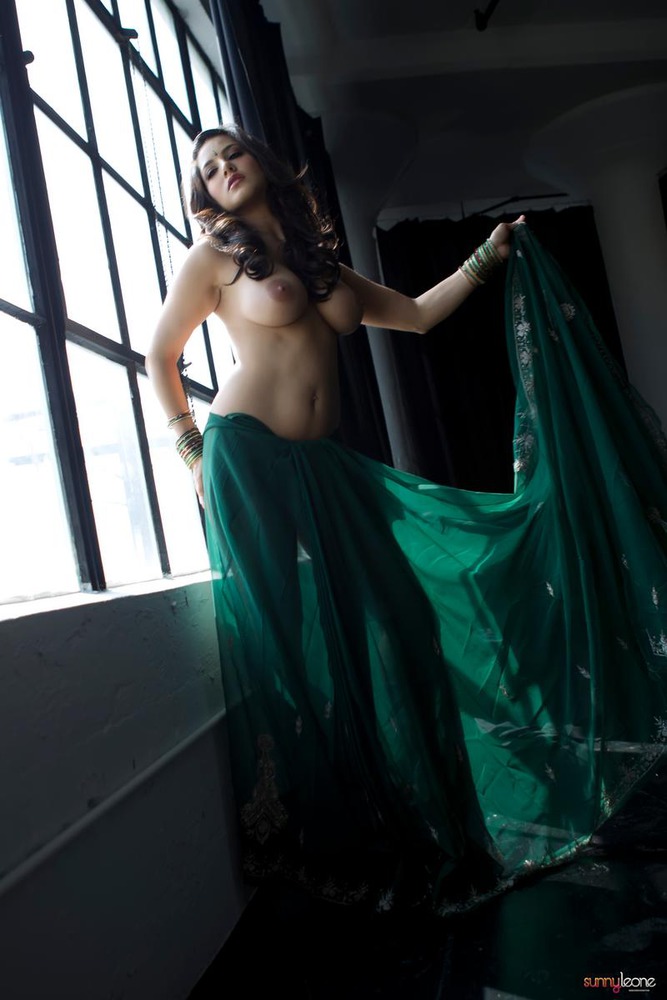 Busty Indian Sunny Leone - 8