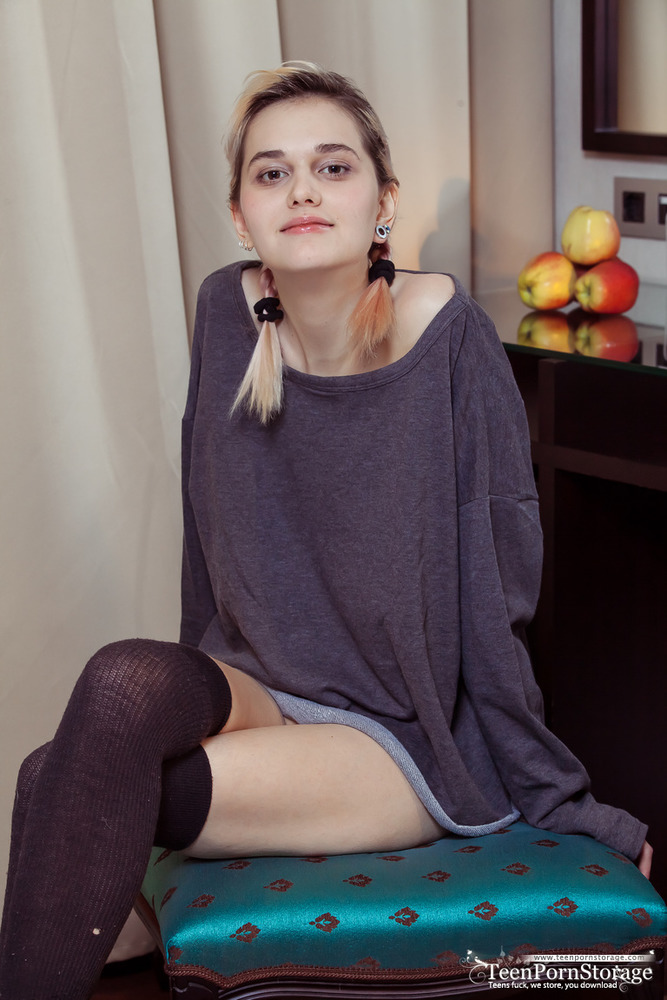 Amazing model gets nude 00