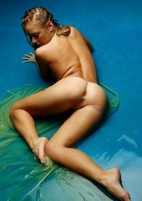 Naked Wet Blonde Cutie