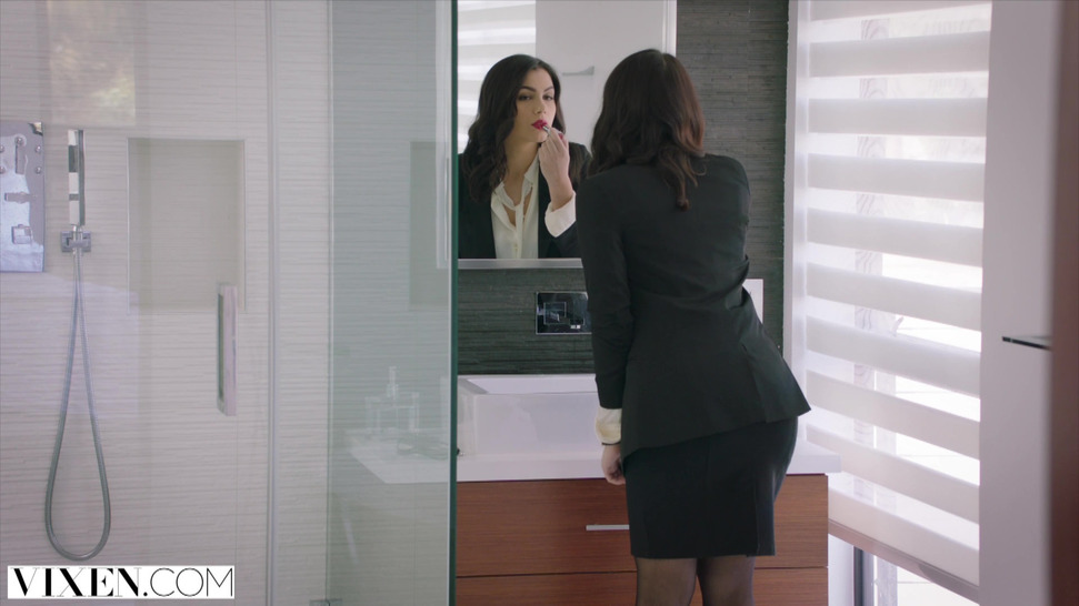 Hot Valentina Nappi Seduces Her Married Boss - 1